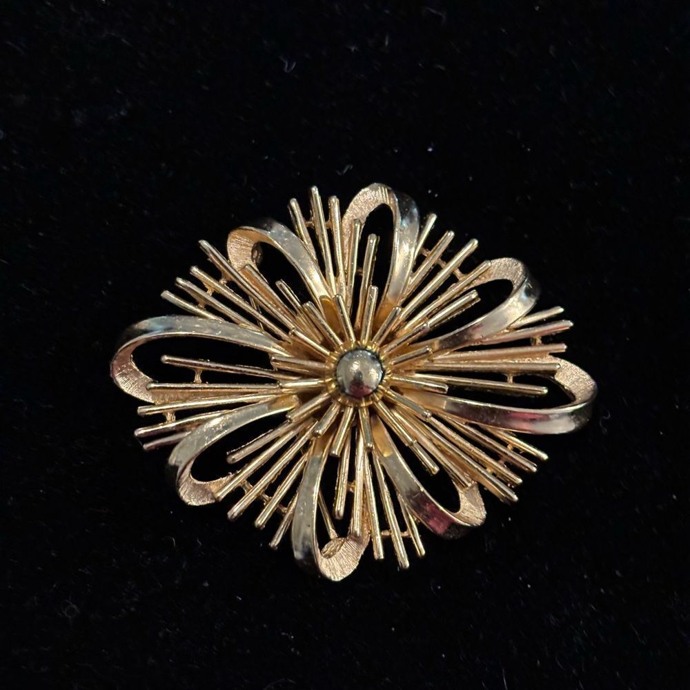 Vintage Crown Trifari Textured & Polished Starburst & Sunburst Brooch Pin
